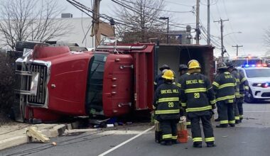 West Chester Pike closed after 2-vehicle crash