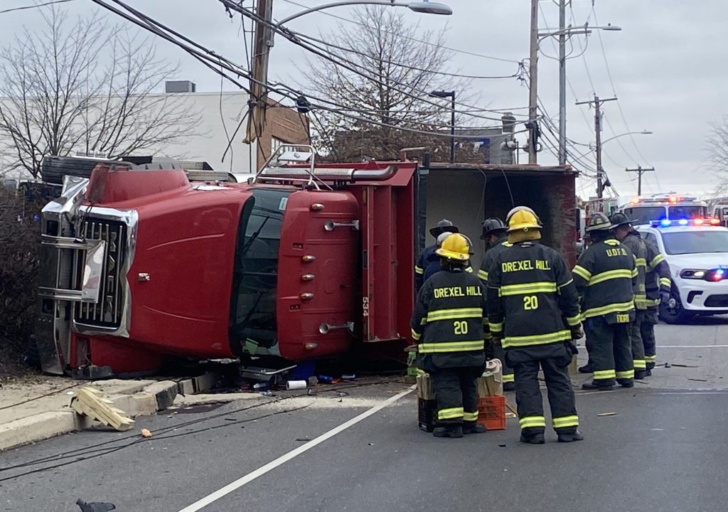 West Chester Pike closed after 2-vehicle crash
