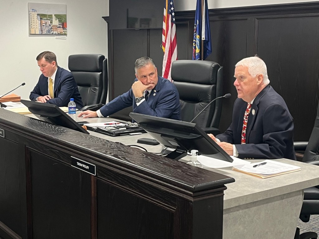 Commissioners approve 2026 county budget with no tax hike