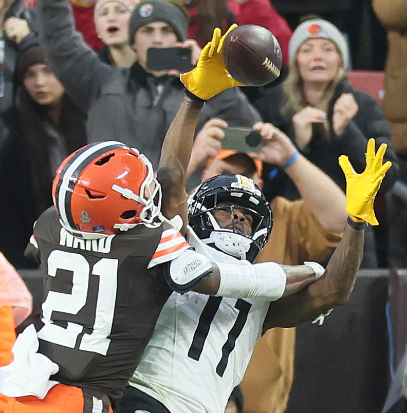 Cleveland Browns cornerback Denzel Ward knocks away a touchdown pass attempt to Pittsburgh Steelers wide receiver Marquez Valdes-Scantling on the Steelers last offensive play of the game. 