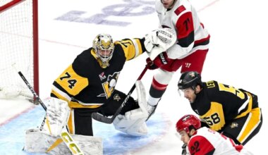 Penguins Goaltender Stuart Skinner in Pittsburgh