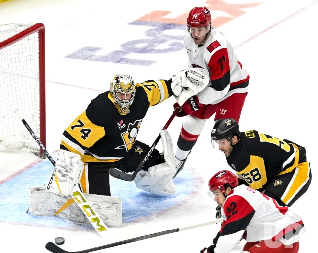 Penguins Goaltender Stuart Skinner in Pittsburgh