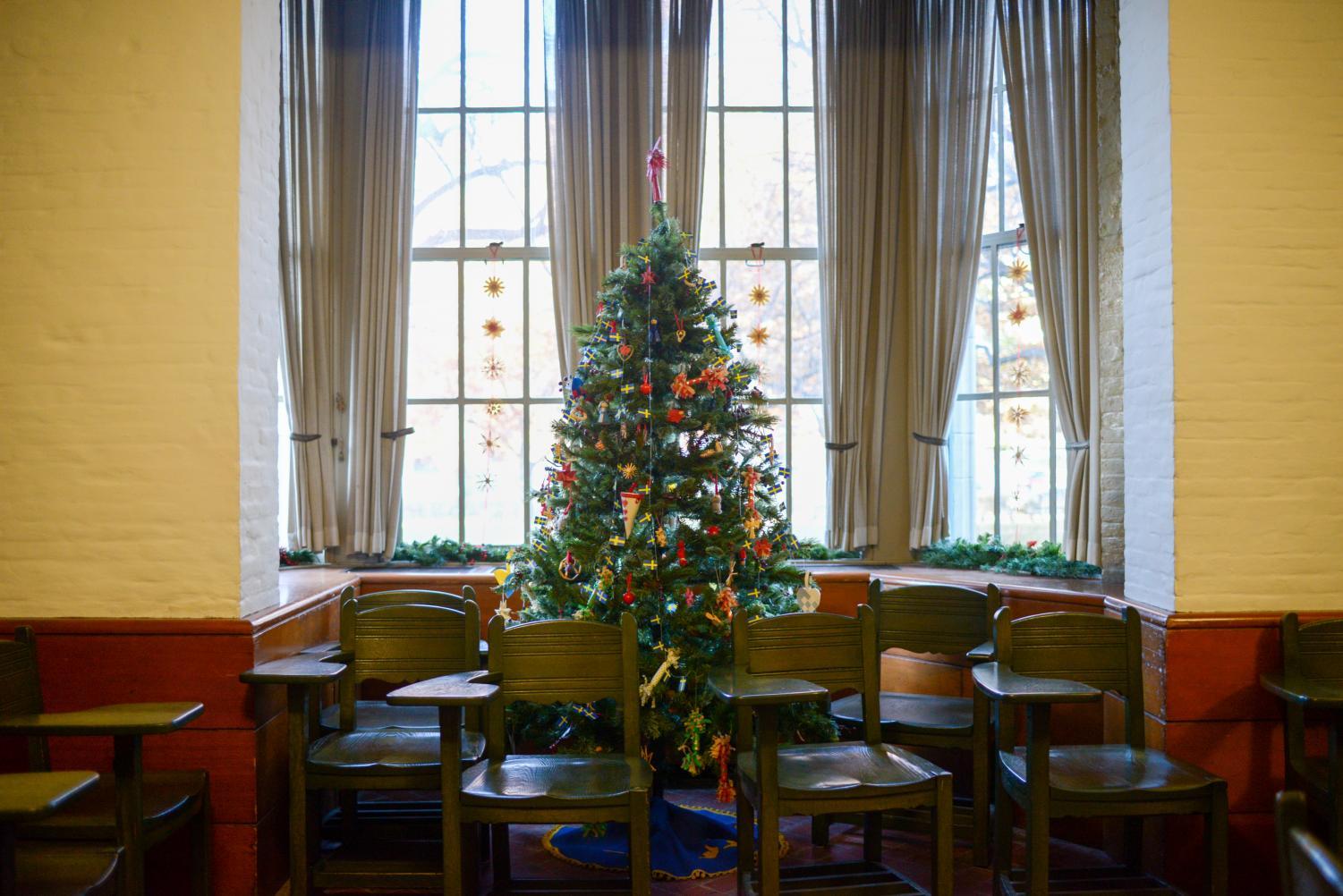 A Guide to Pittsburgh holiday activities for students staying local this winter season 