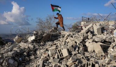 Israeli settlers torch bulldozer near Bethlehem: Report