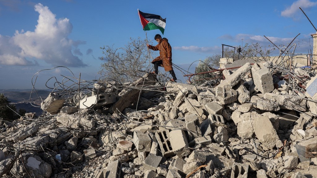 Israeli settlers torch bulldozer near Bethlehem: Report