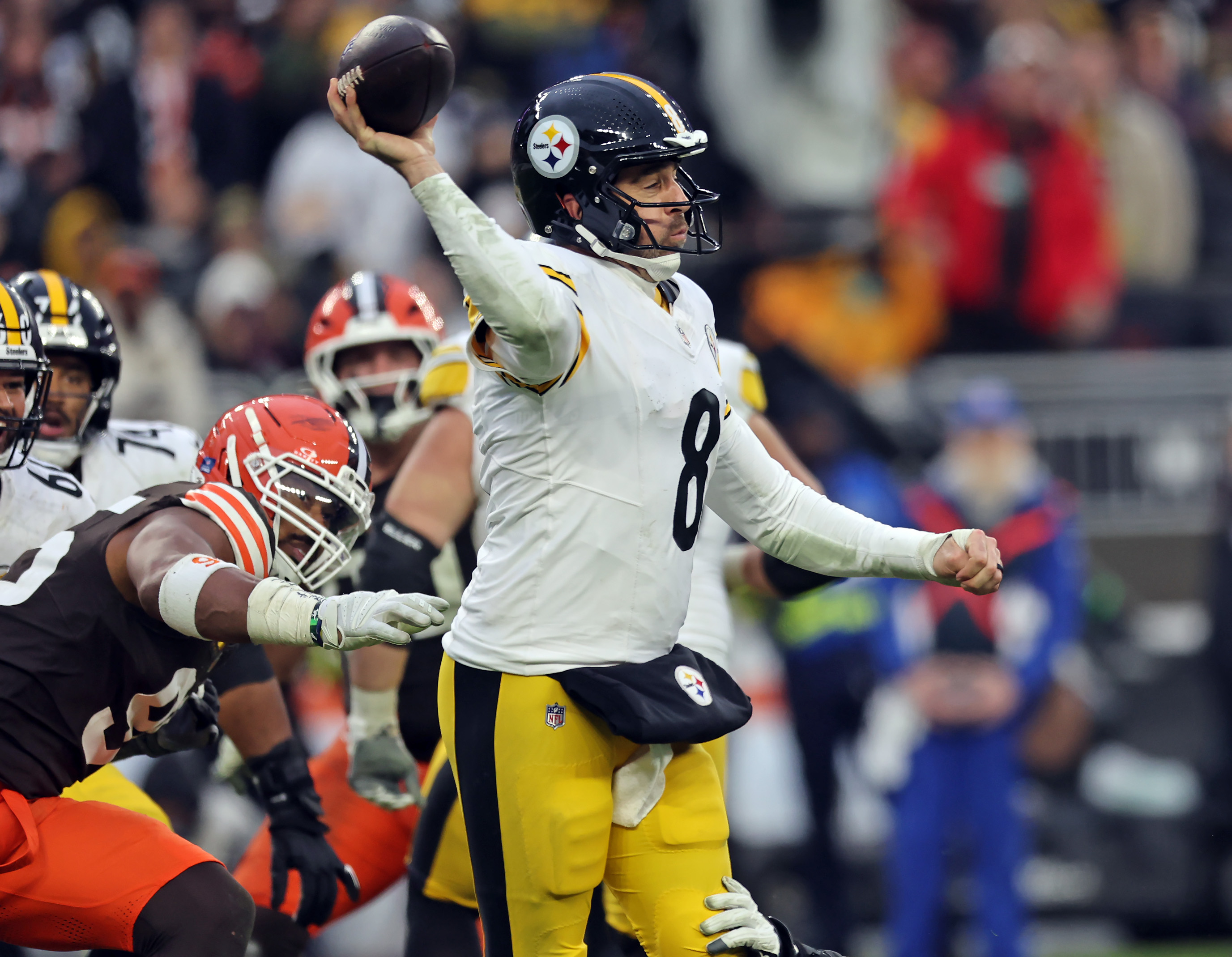 Pittsburgh Steelers quarterback Aaron Rodgers throws as Cleveland Browns defensive end Myles Garrett pressures in the second half of play. 