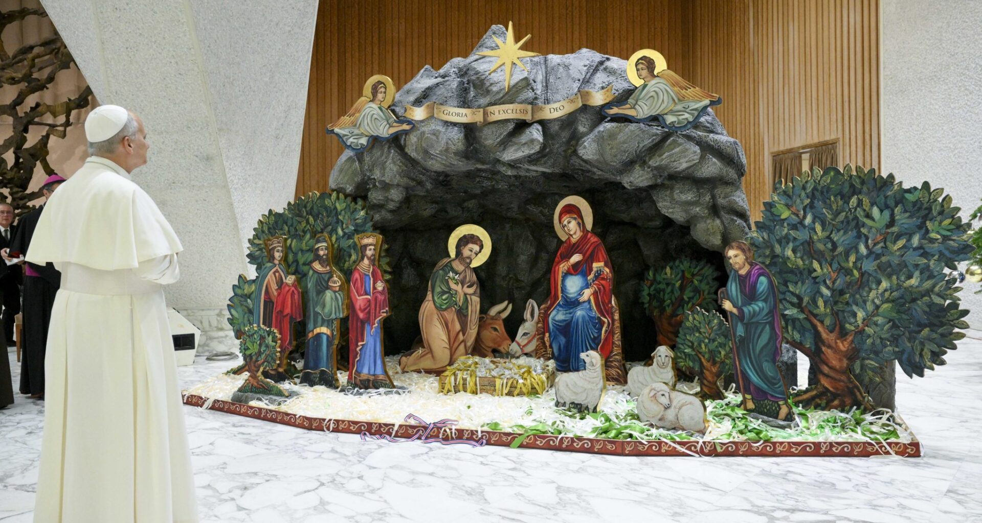 Christmas creche, tree are signs of hope, pope says – Diocese of Scranton