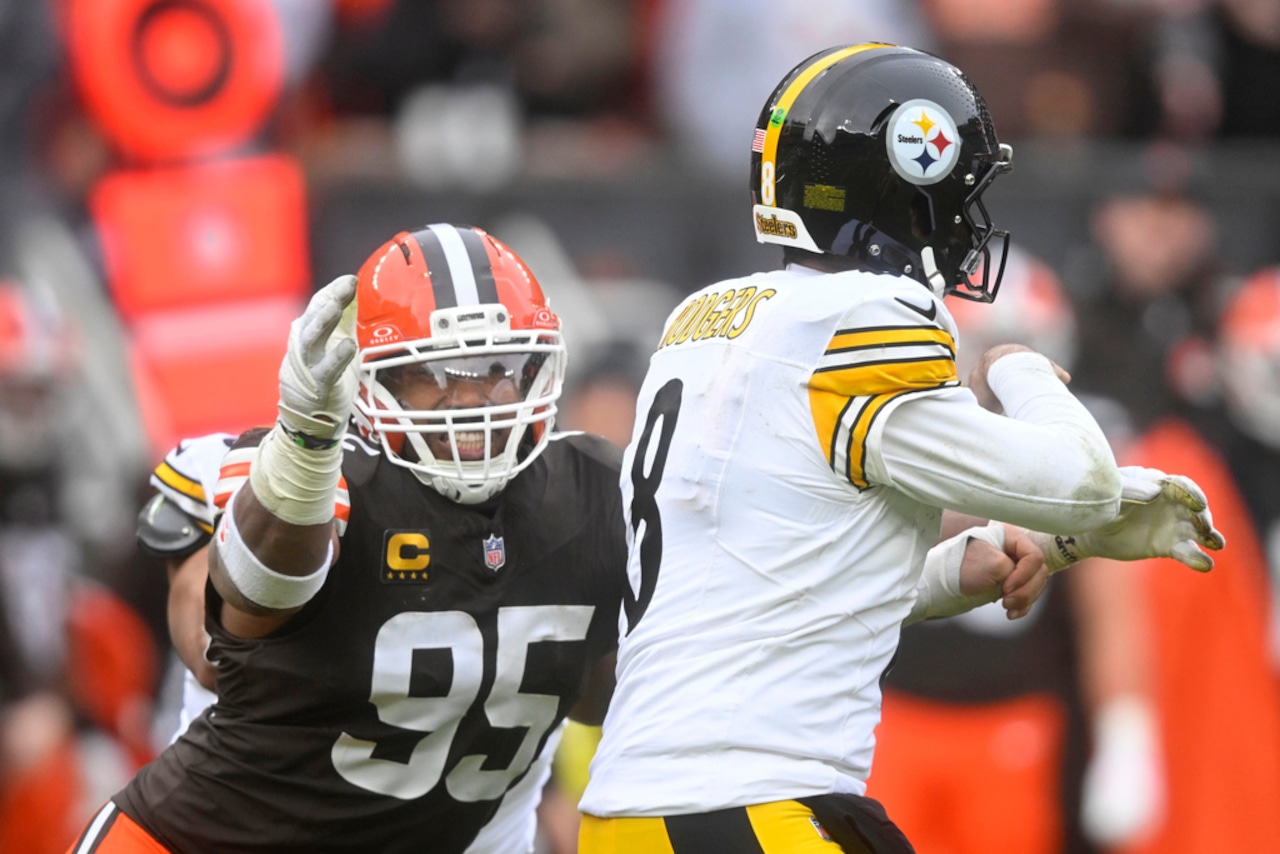 Myles Garrett fails to set NFL sack record vs. the Steelers, but Browns prevent them from clinching AFC North with 13-6 victory
