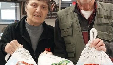 Oley Valley American Legion delivers turkeys to Veterans Making a Difference