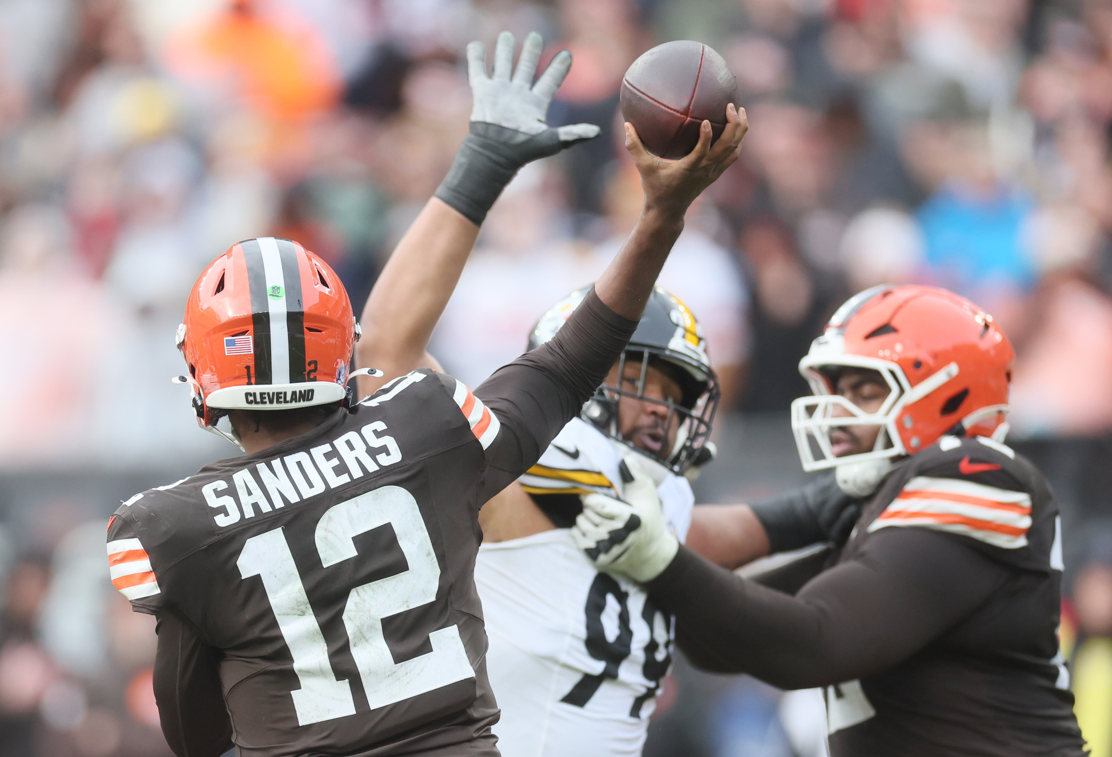 Cleveland Browns quarterback Shedeur Sanders throws a pass under the pressure by Pittsburgh Steelers defensive tackle Derrick Harmon in the first half. 