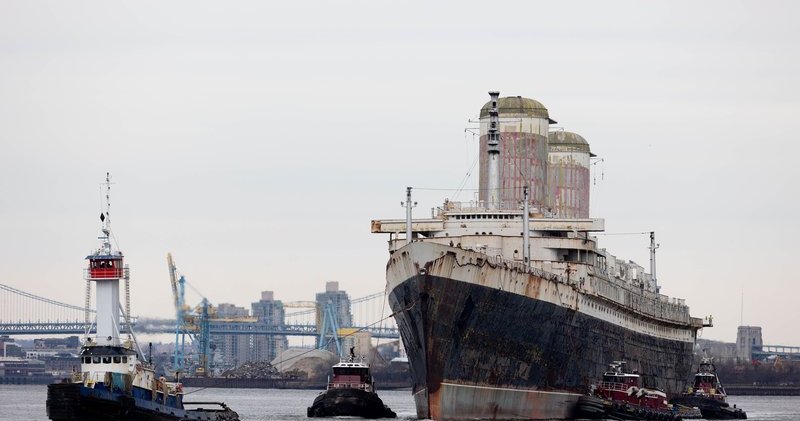 Looking back at 2025: The SS United States leaves Philly to become artificial reef in Florida