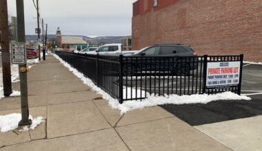 Council overturns downtown fence denial, sends back to HARB for hearing