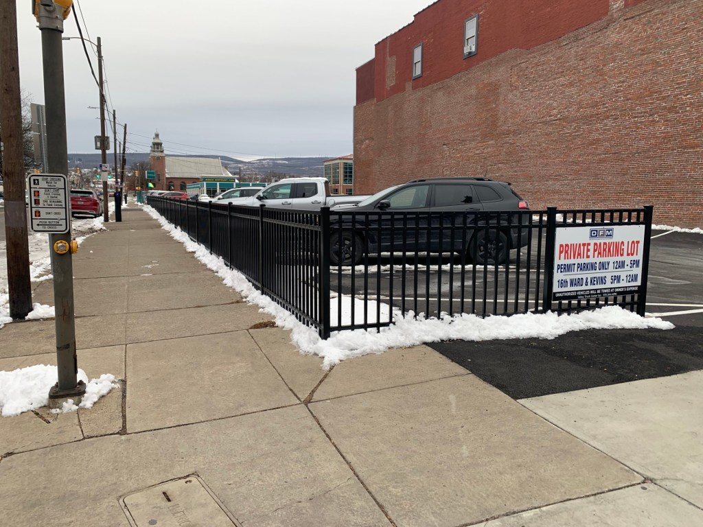 Council overturns downtown fence denial, sends back to HARB for hearing
