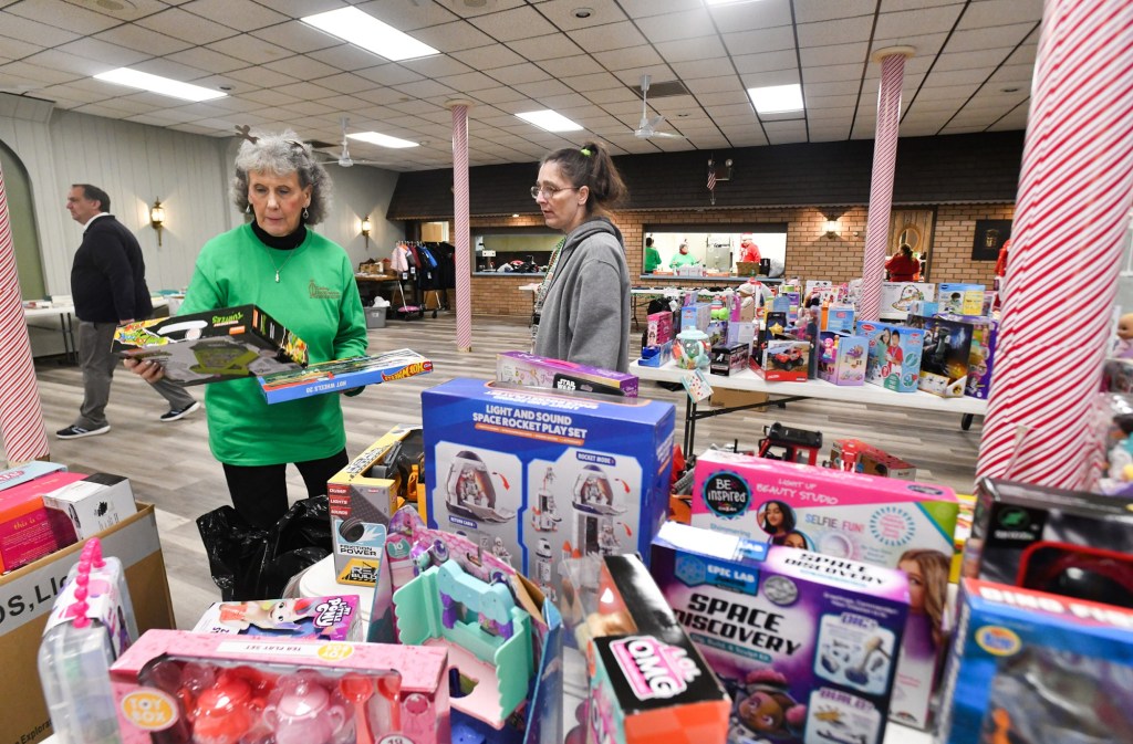 'Gifts for Kids' lifts holiday spirits (photos)