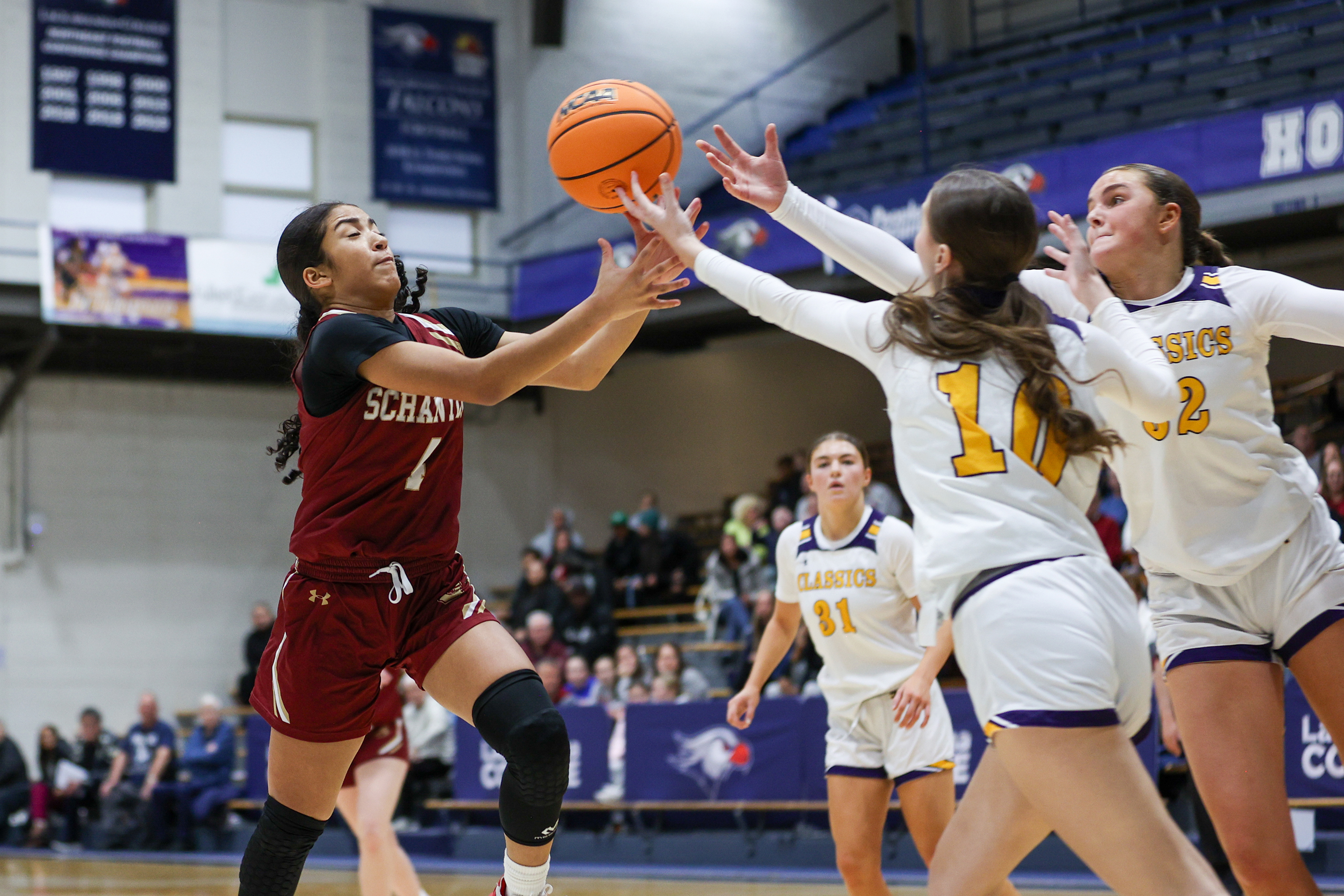 Scranton’s Bianca Perez (4) reaches for a rebound during the...