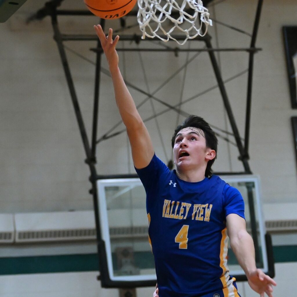 Roe leads Valley View to upset win over No. 1 Holy Cross – Scranton Times-Tribune