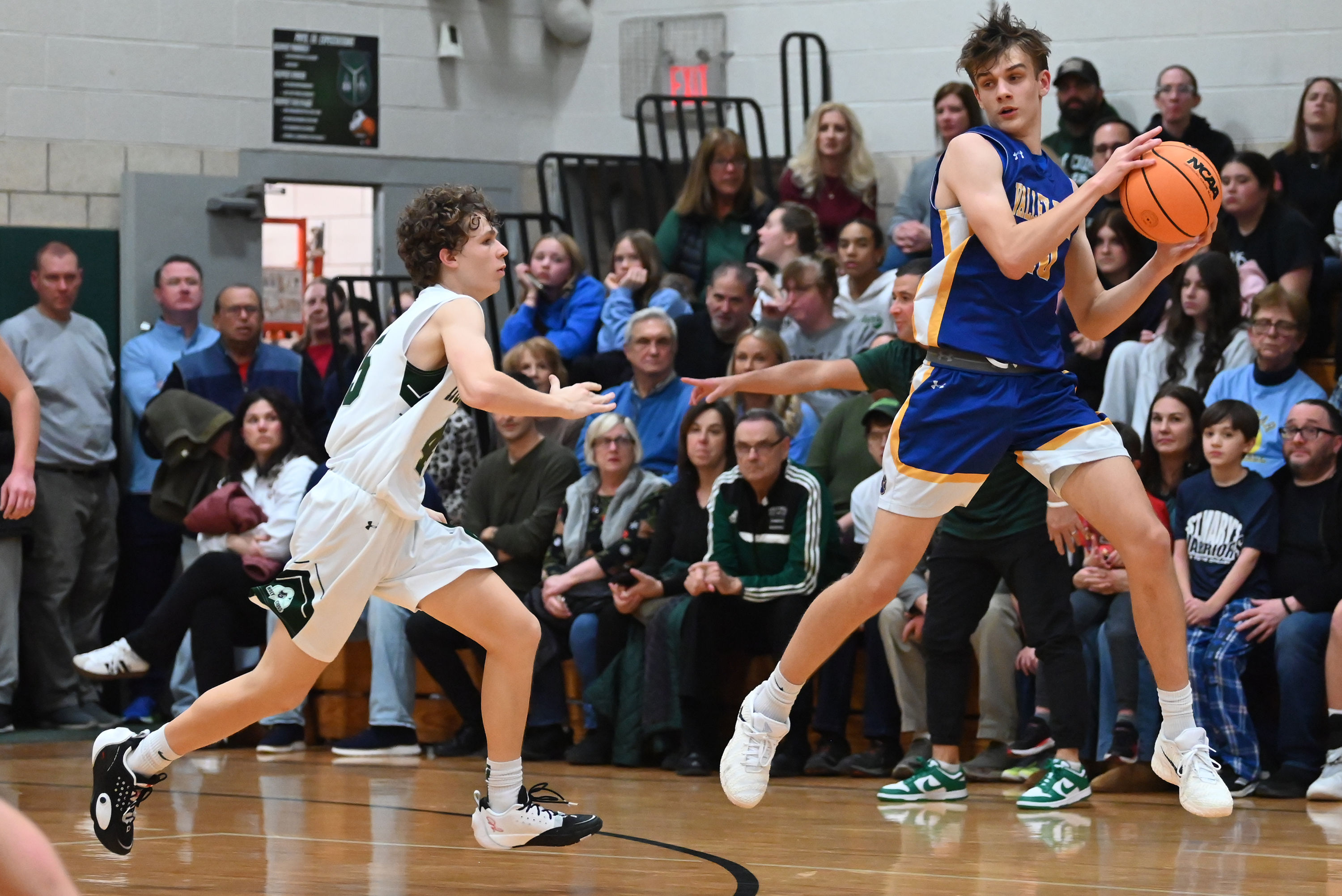 Valley View’s Noah Symuleski catches the pass during the basketball...