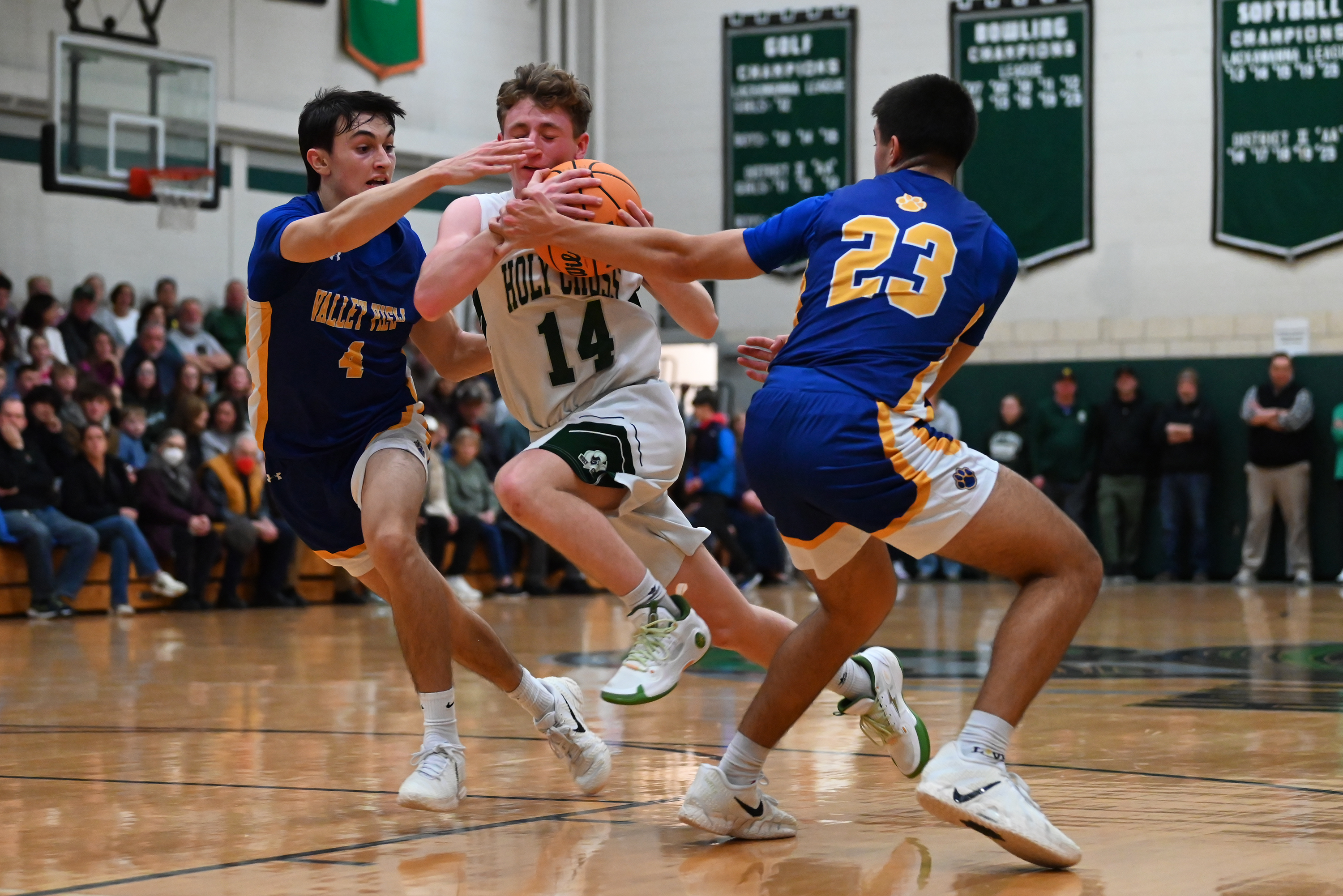 Valley View’s Jagger Roe and Cash Roe close in on...