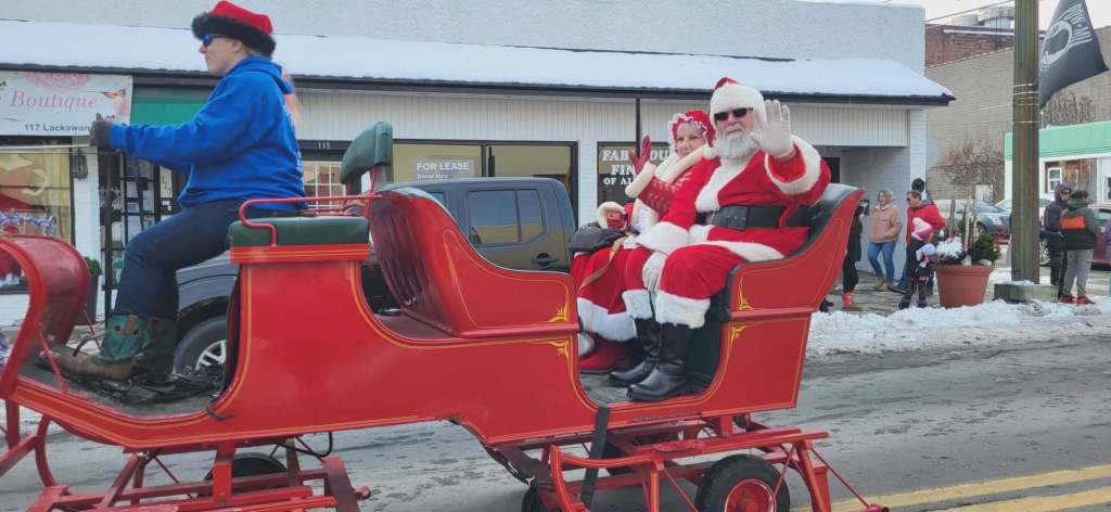 Santa Claus comes to Olyphant's Kris Kringle Market