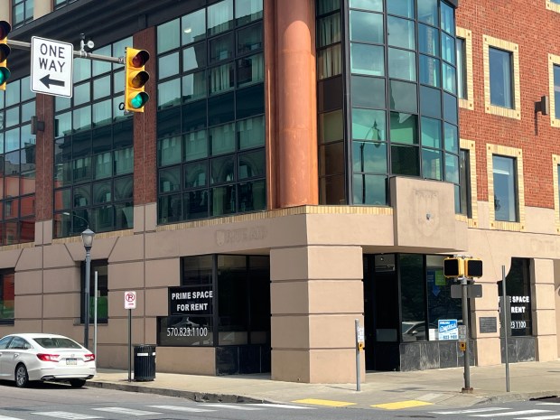 The former Rite-Aid location on South Washington Avenue in downtown Scranton remains vacant after the store closed in Jan. 2024. (ROBERT TOMKAVAGE/STAFF PHOTO)