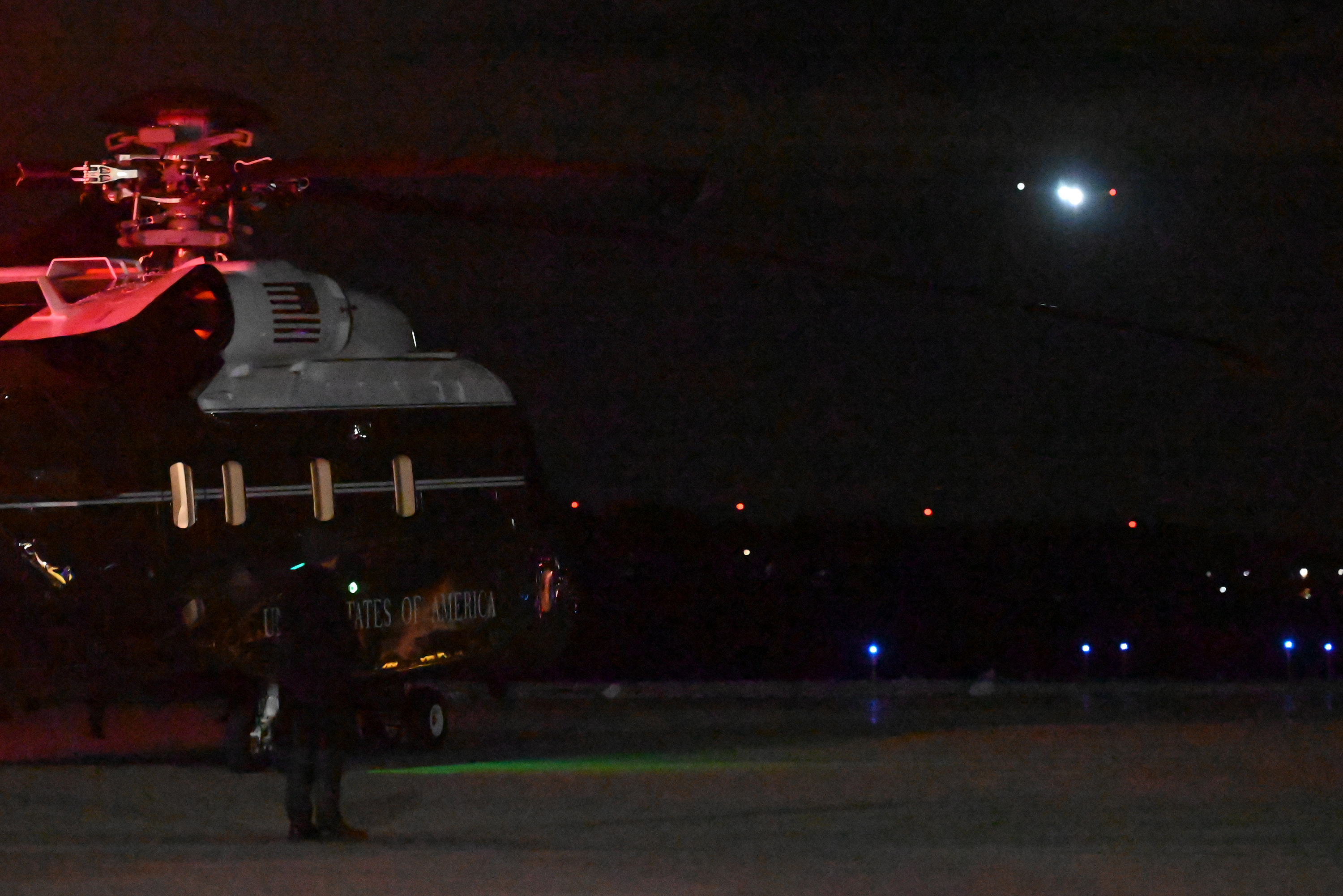 Lights from Air Force One come into view at the...