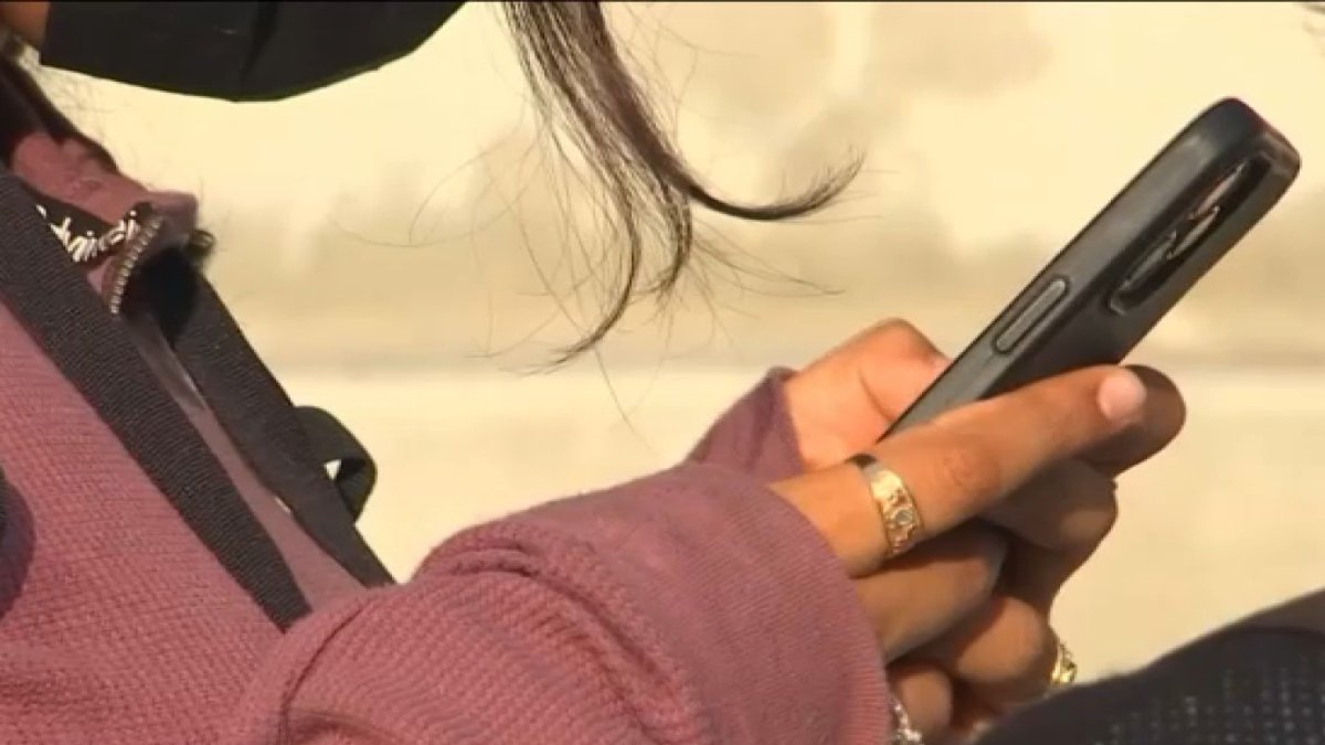 NJ moves closer to banning cellphones in schools – NBC10 Philadelphia