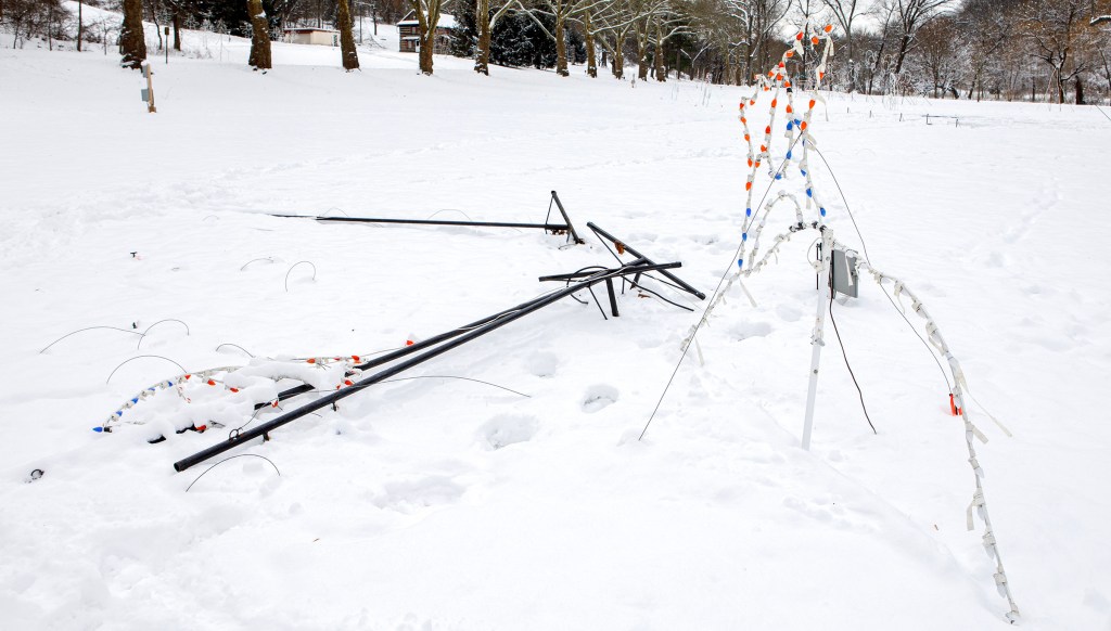 Homeowners should help catch Lights in Parkway vandals