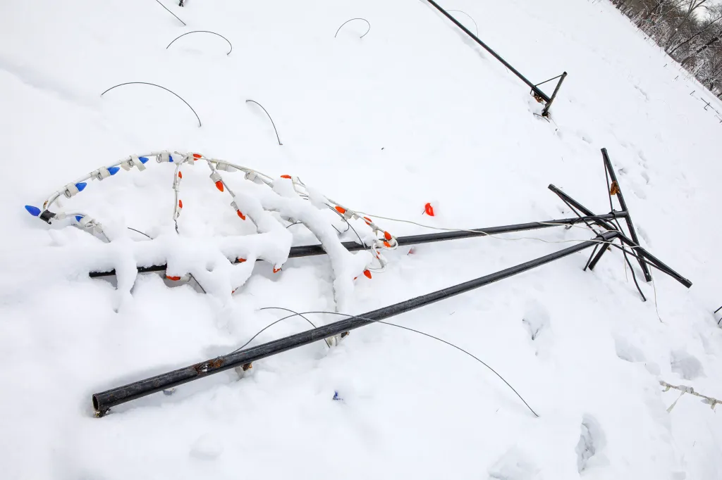 Lights in the Parkway closed after vandalism damages holiday display