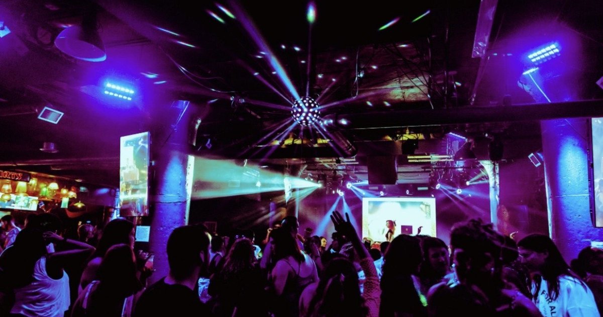 A recession pop dance party offers a New Year’s Eve night on a budget in Philly