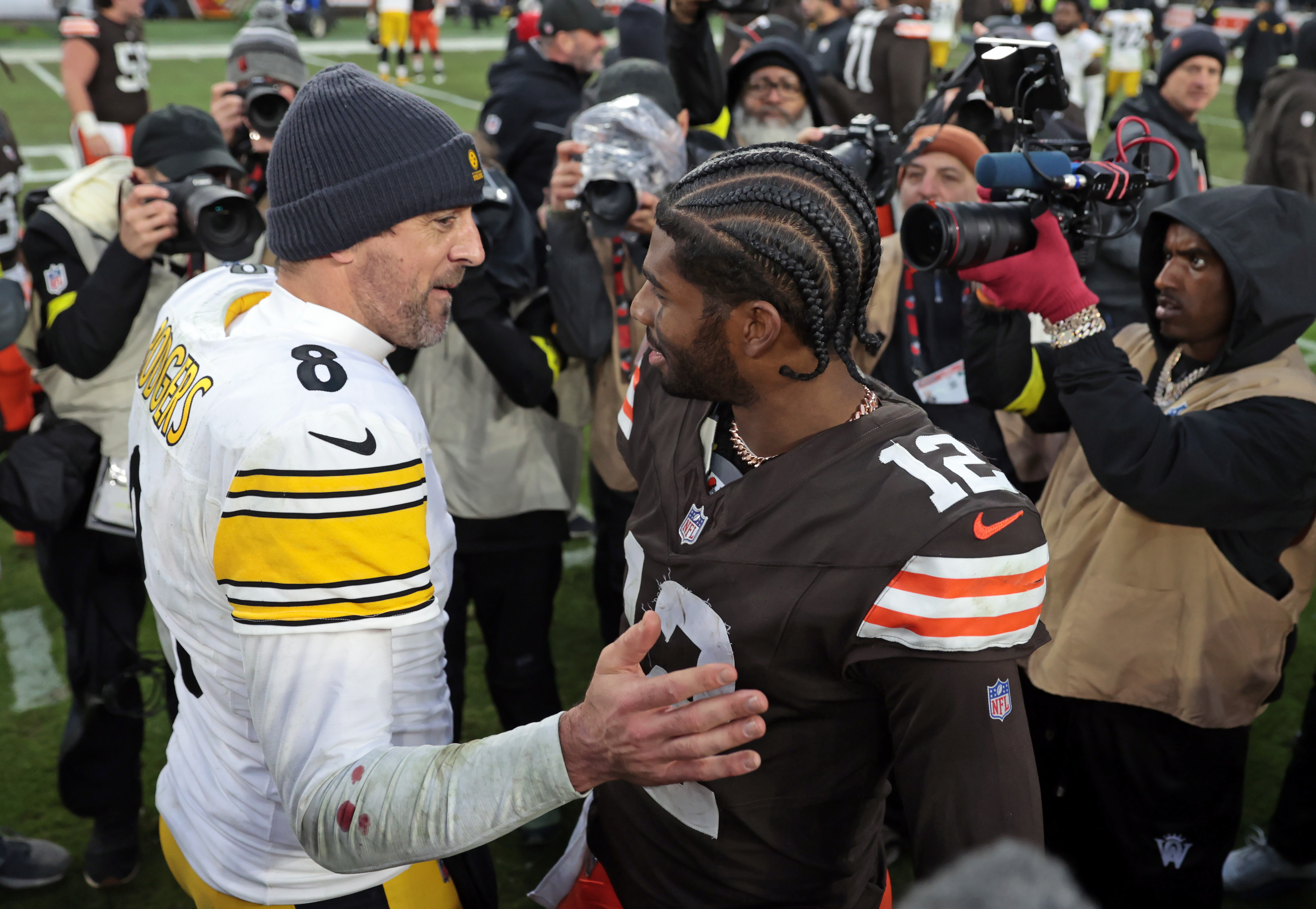 Pittsburgh Steelers quarterback Aaron Rodgers hugs Cleveland Browns quarterback Shedeur Sanders after the game. 