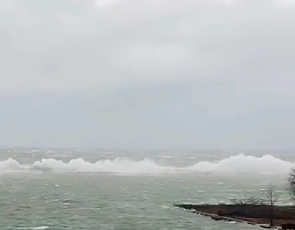 The storm hitting Lake Erie (nys_dot/Instagram)