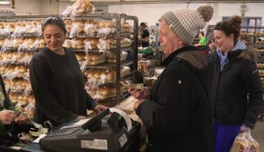 Crowds flock to National Bakery in Scranton for Christmas Eve dinner rolls