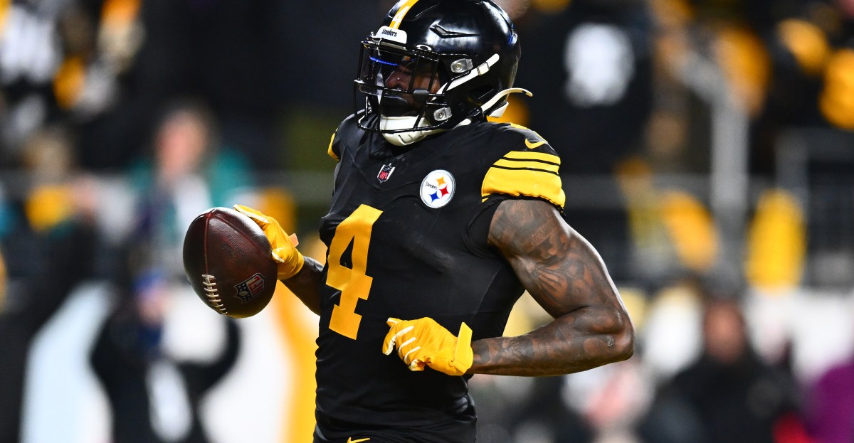 Pittsburgh Steelers dominate Dolphins. remain atop AFC North standings