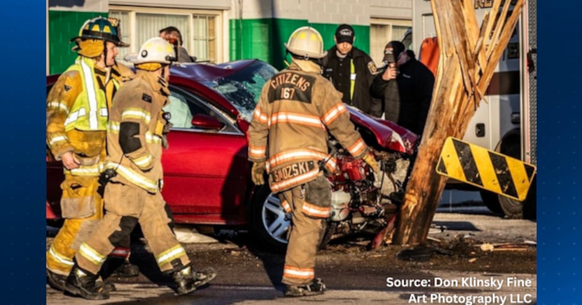 Vehicle crashes into Allegheny County fire station, another crashes just outside – WPXI