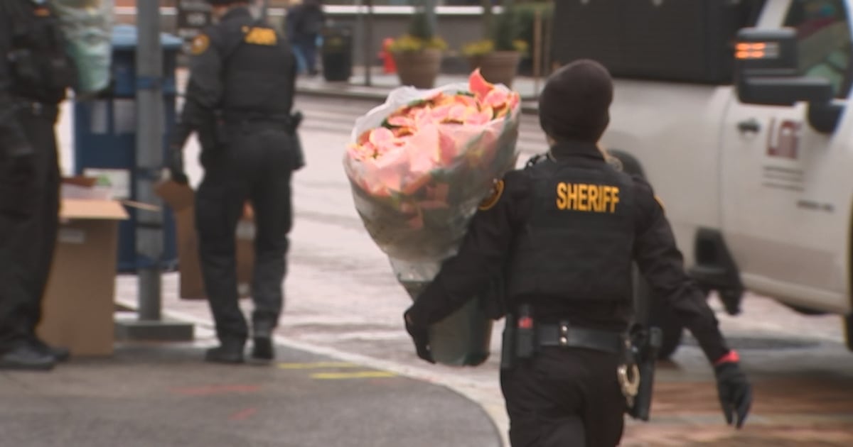 Allegheny County Sheriff’s Office spreads cheer through annual poinsettia giveaway – WPXI