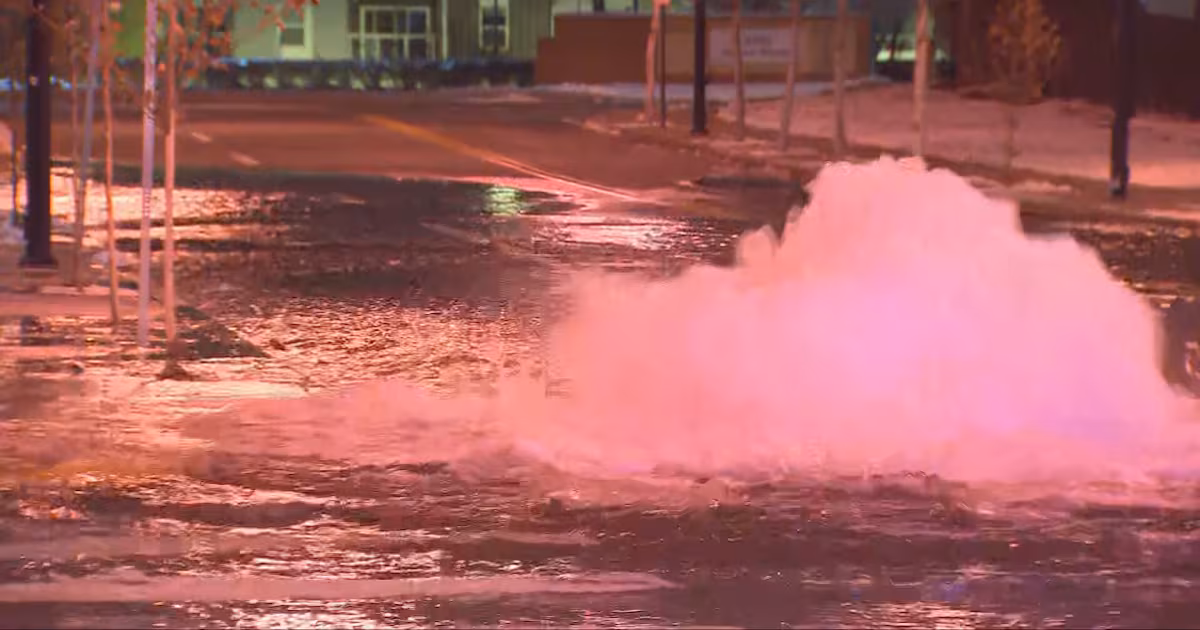 Large water main break floods roadway in Pittsburgh’s South Side – WPXI