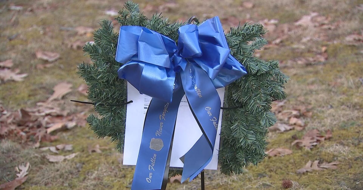 Wreaths laid across Allegheny County cemeteries to honor fallen police officers – WPXI