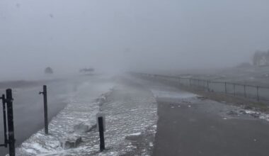 Fierce winds create huge waves on Lake Erie in Buffalo, N.Y. – CP24