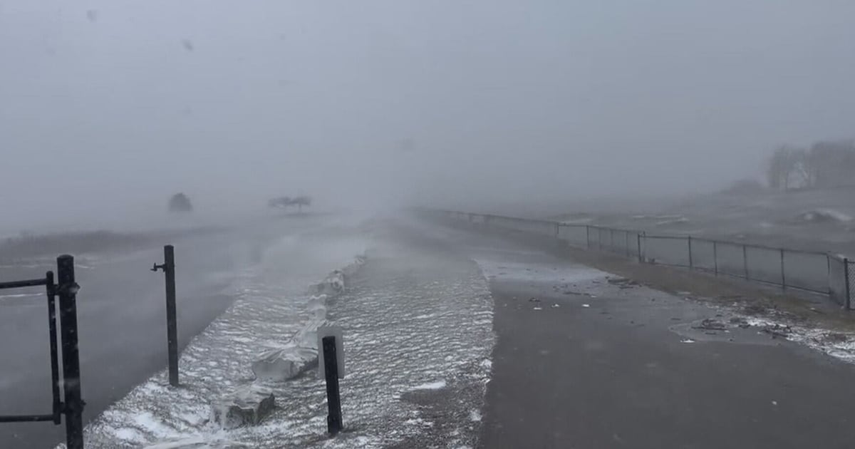 Fierce winds create huge waves on Lake Erie in Buffalo, N.Y. – CP24