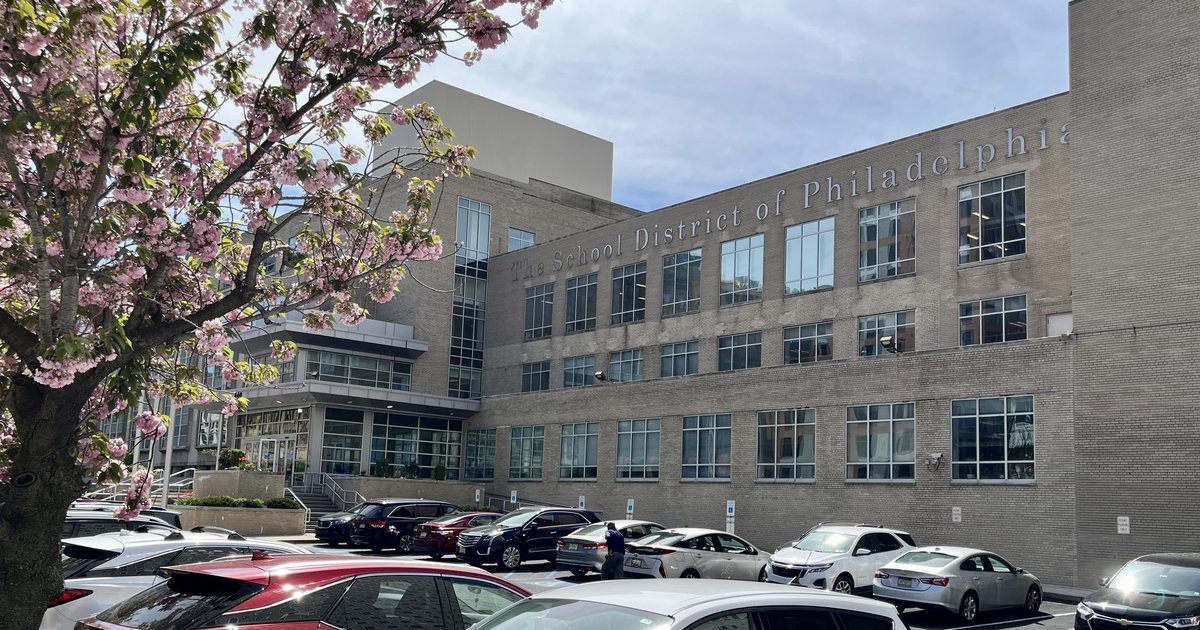 Philadelphia school district enrollment drops by more than 1,000