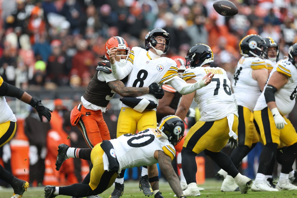 Steelers quarterback Aaron Rodgers (8) fumbles while being hit against the Browns on Dec. 28, 2025.