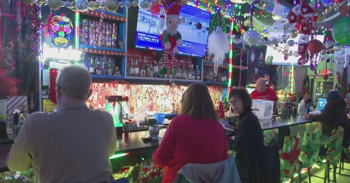 Bellevue restaurant turns into Christmas pop-up bar, raising money to buy children gifts