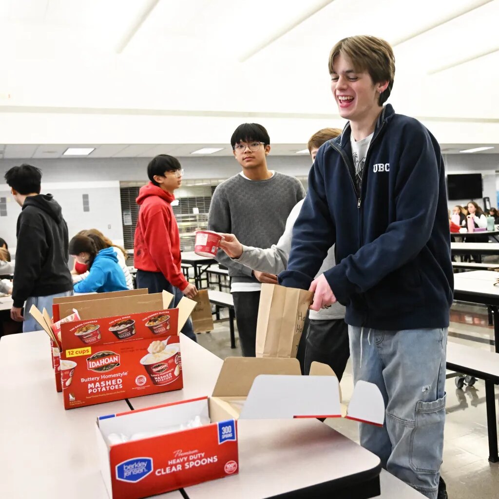 Southern Lehigh student club donates 500 meals in first semester