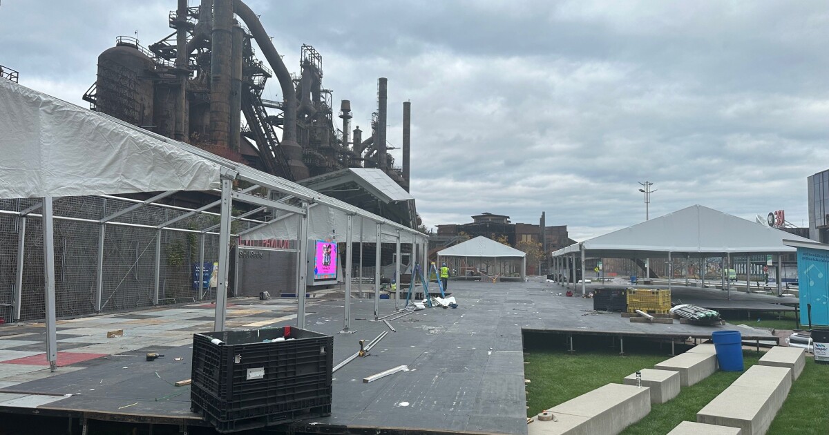 Thousands lose power amid rare wintertime thunderstorm; Christkindlmarkt shut down