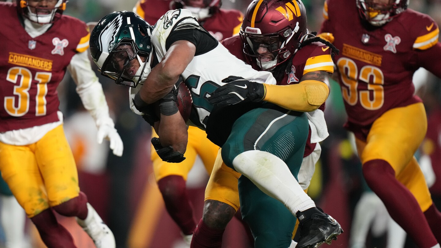 3 players ejected after brawl late in Eagles-Commanders game