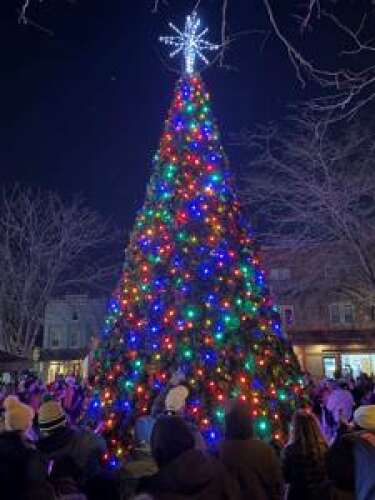 Old-Fashioned Christmas draws crowds to Emmaus – Lehigh Valley Press