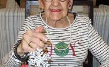 DevonHouse residents celebrate the holidays and re-opening with an open house and tree lighting – Lehigh Valley Press