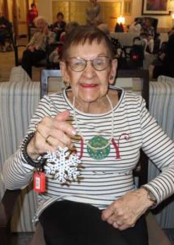 DevonHouse residents celebrate the holidays and re-opening with an open house and tree lighting – Lehigh Valley Press