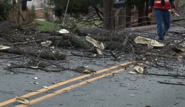 Thousands without power as dangerous winds hit before Christmas