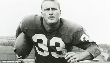 Philadelphia Eagles legend Billy Ray Barnes has passed away at the age of 90